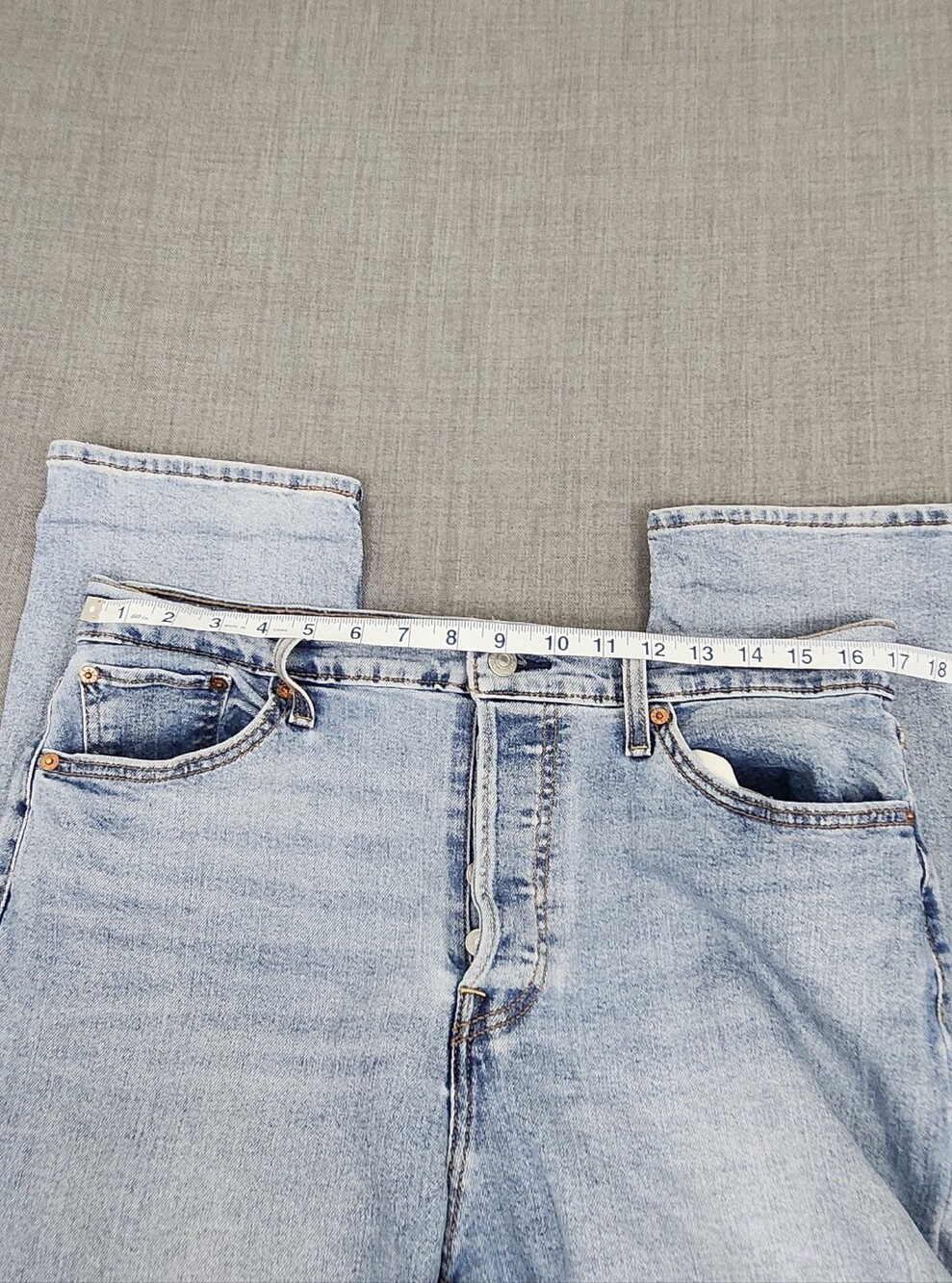 Levis Wedgie Strap Light Wash Distressed Style Denim Jeans. 32 × 28 - Picture 10 of 12